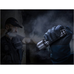 Latarka taktyczna LED Fenix TK22 TAC